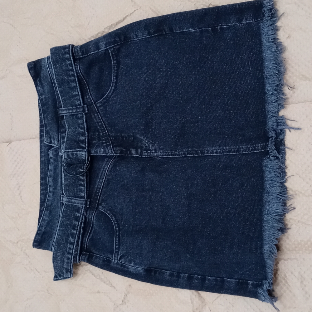 Guess skirt small